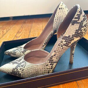 Vince Camuto Signature Snakeskin Pump size 8